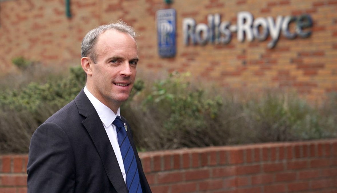 راب لدى وصوله إلى اجتماع لمجلس الوزراء الإقليمي في رولز رويس في بريستول جنوب غرب إنكلترا (15 ت1 2021، أ ف ب). 