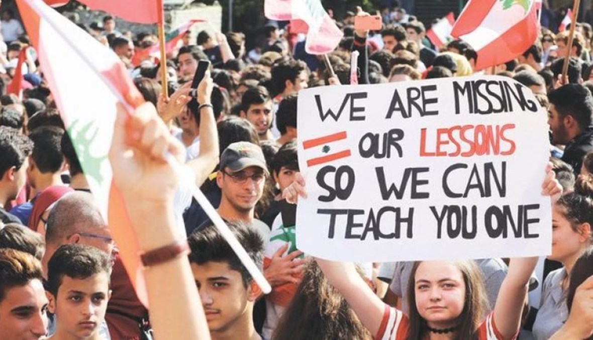 من مشاهد الانتفاضة اللبنانية. (الصورة عن AFP )