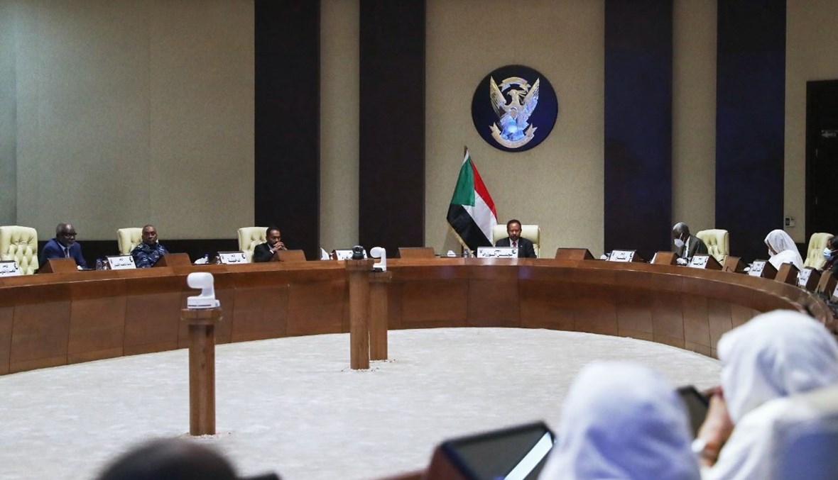 حمدوك يترأس جلسة طارئة لمجلس الوزراء في الخرطوم (18 ت1 2021، أ ف ب). 