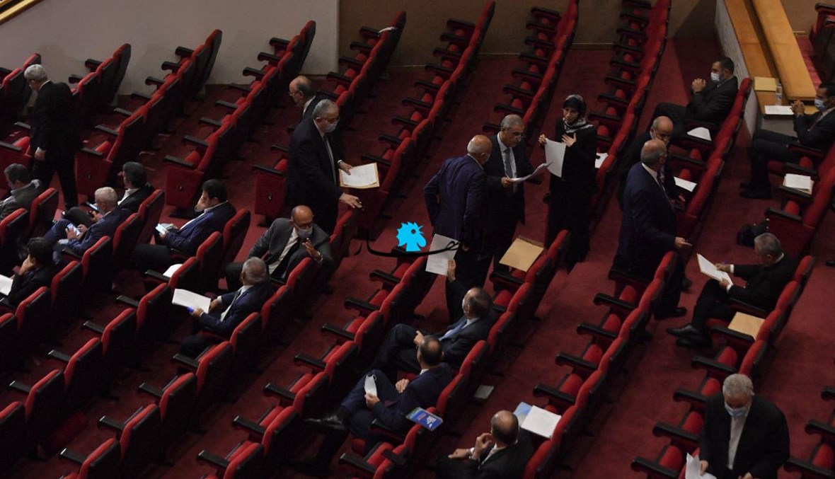 النواب في الجلسة التشريعية (نبيل اسماعيل).