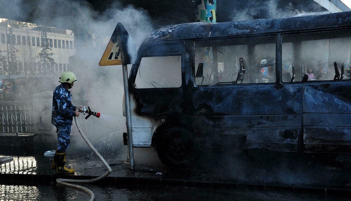 صورة وزعتها وكالة الأنباء السورية "سانا" لحافلة للجيش بعد تعرّضها لتفجير في العاصمة دمشق (أ ف ب).