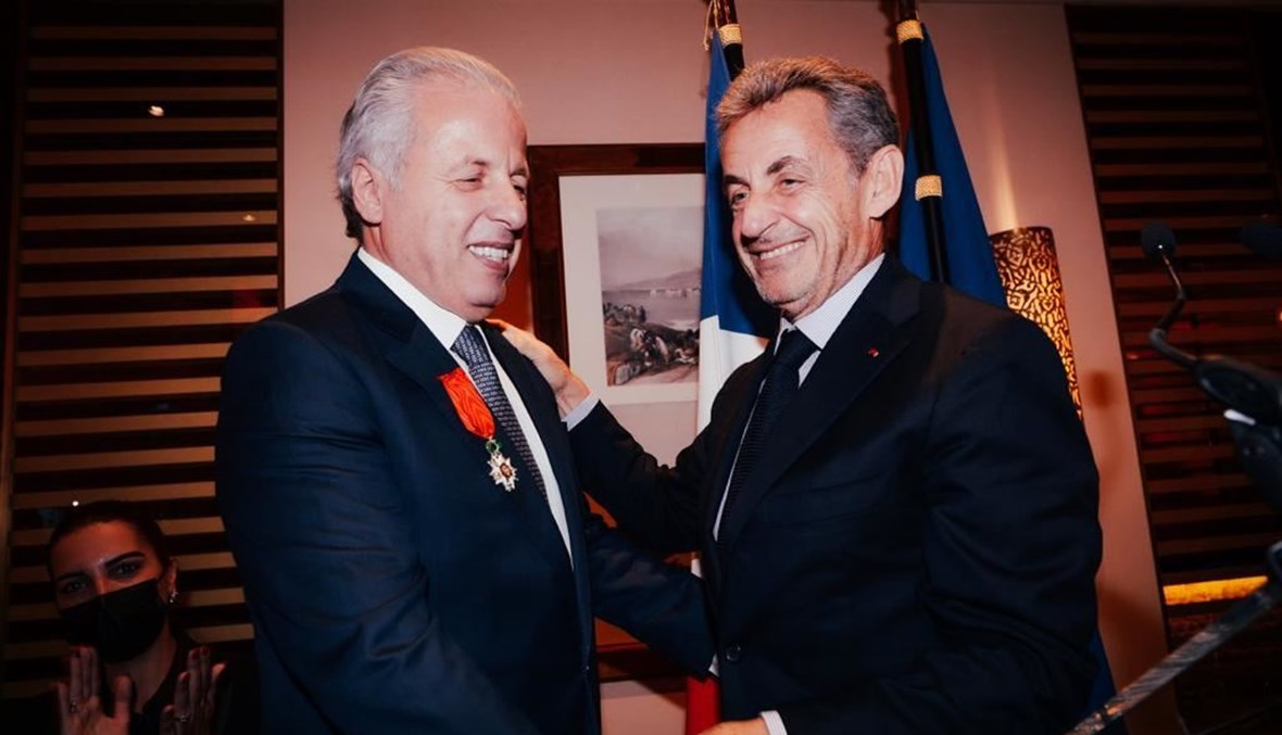 ساركوزي يقلد صاحب مطاعم "نورا" وسام جوقة الشرف الفرنسي 