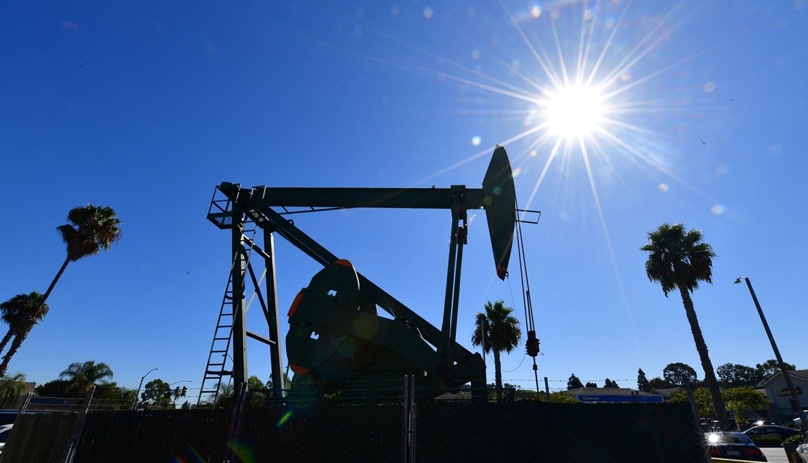 النفط ينخفض 1% بعد زيادة مخزونات الخام والوقود الأميركية