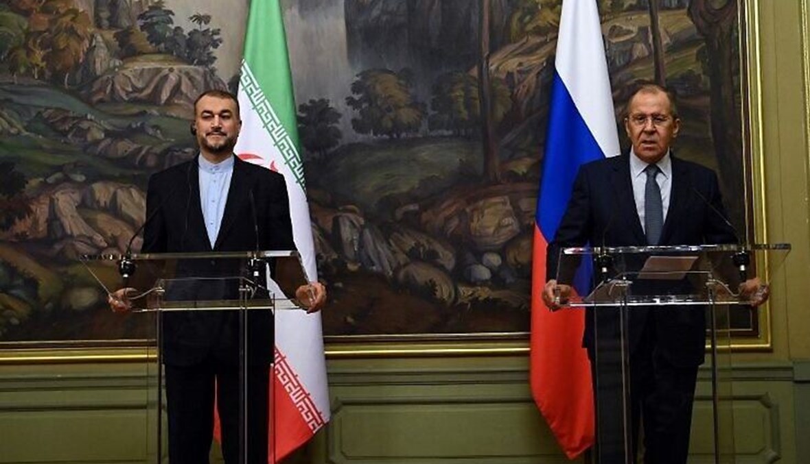 وزير الخارجية الروسي سيرغي لافروف ونظيره الإيراني حسين أمير عبد اللهيان يعقدان مؤتمرا صحفيا مشتركاً (أ ف ب).