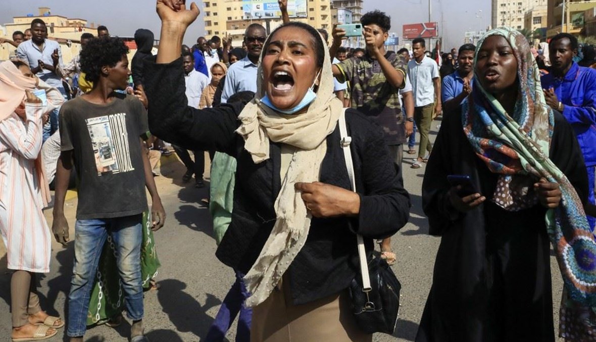 متظاهرات في السودان (أ ف ب).
