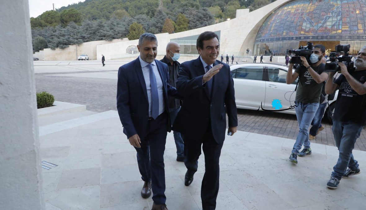 وزير الإعلام جورج قرداحي في الصرح البطريركي للقاء البطريرك الراعي بعد مطالبته بالاستقالة (مارك فياض).
