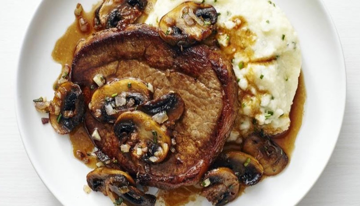 ستيك "مارسالا" اللذيذ مع القرنبيط المهروس والفطر