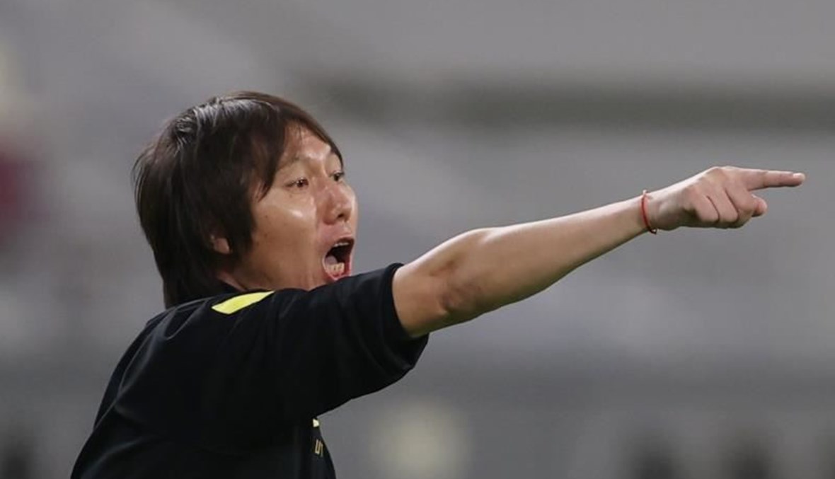 مدرب الصين يرضخ للأمر الواقع