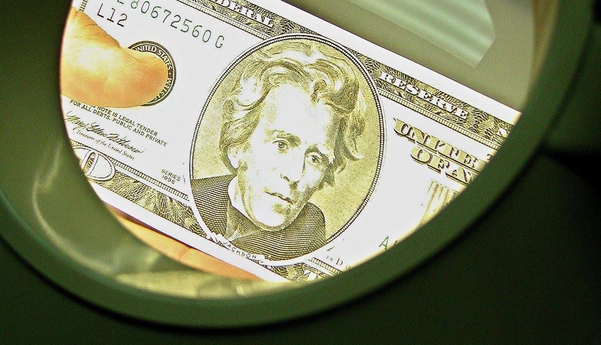 الدولار الأميركي يستقرّ ونظيره النيوزيلندي يرتفع مع إعلان تخفيف قيود الإغلاق