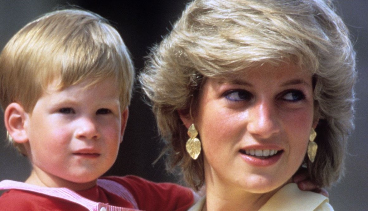 الأمير هاري ووالدته الليدي ديانا.