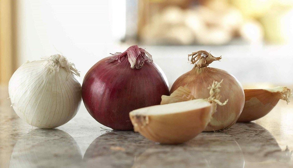 لهذا السبب عليك تناول الثوم والبصل بعد تلقي لقاح كورونا!