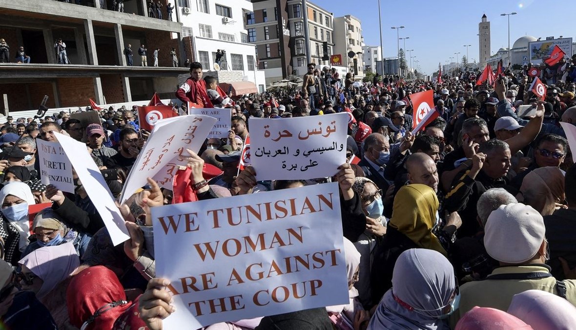 من المظاهرات في تونس (أ ف ب).