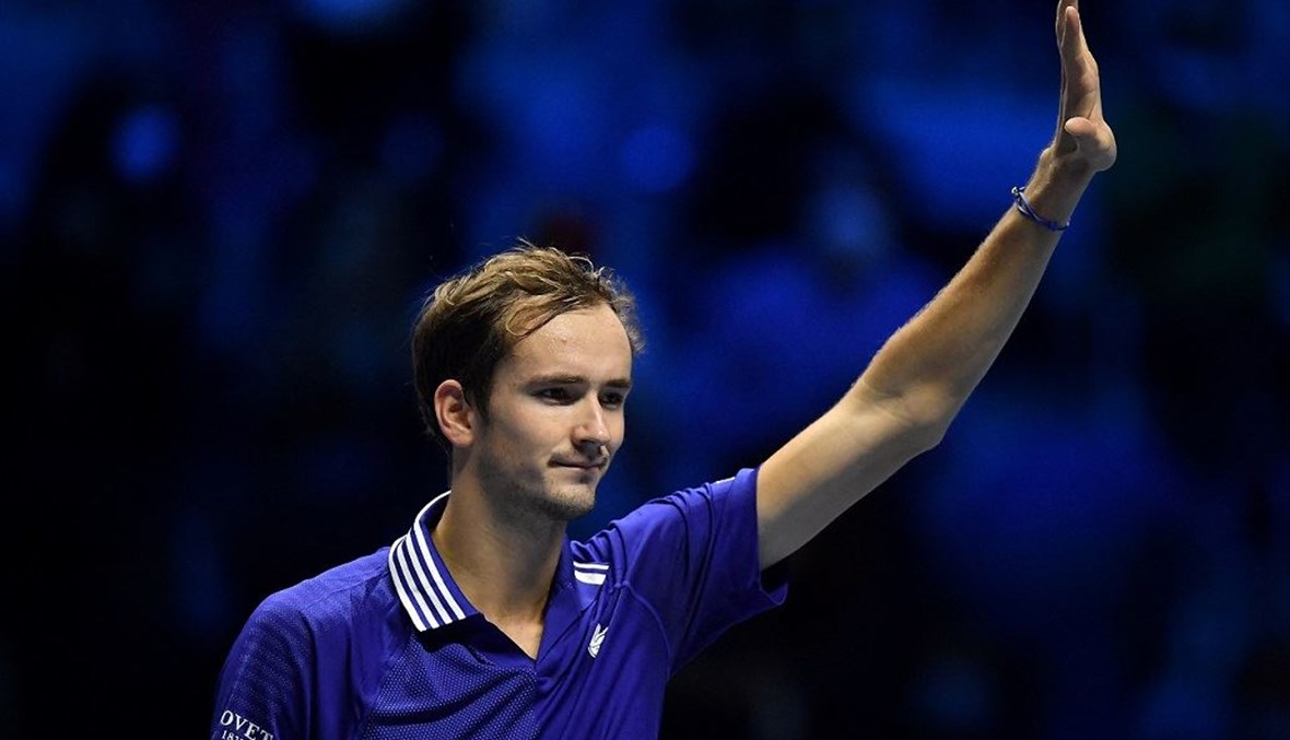 مدفيديف يبدأ حملته بشكل جيد في الدورة الختامية