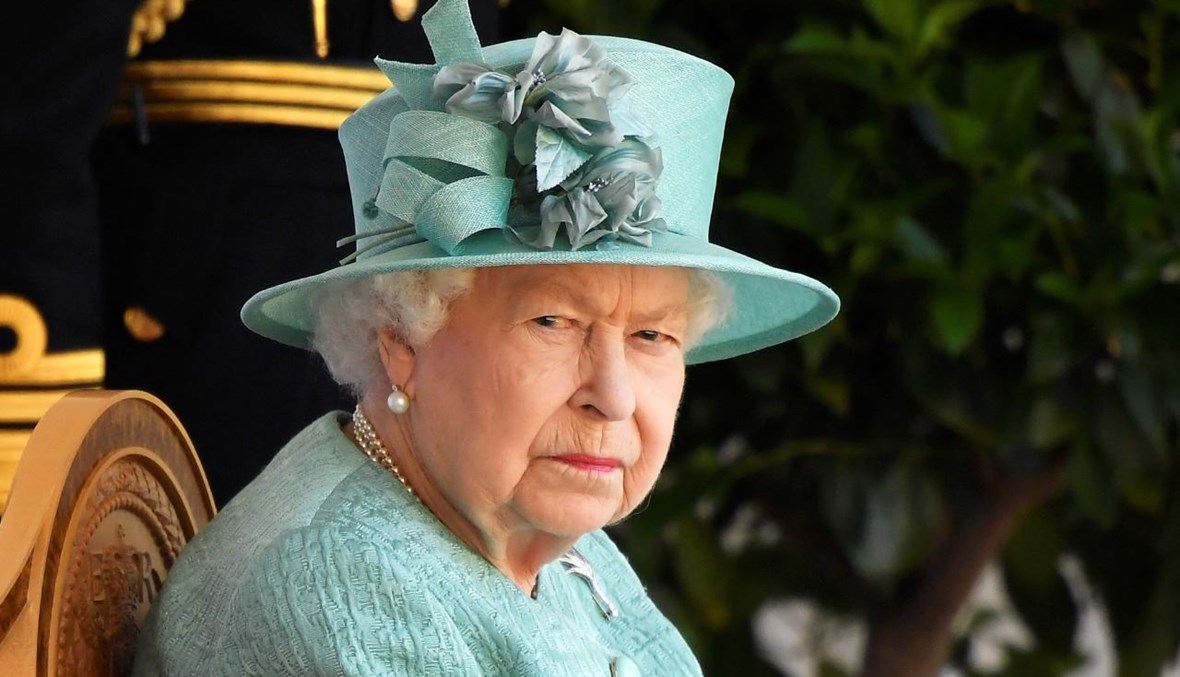 الملكة إليزابيث الثانية خلال مشاركتها في احتفال بمناسبة عيد ميلادها الرسمي في قلعة وندسور في وندسور جنوب شرق إنكلترا (13 حزيران 2020، أ ف ب).