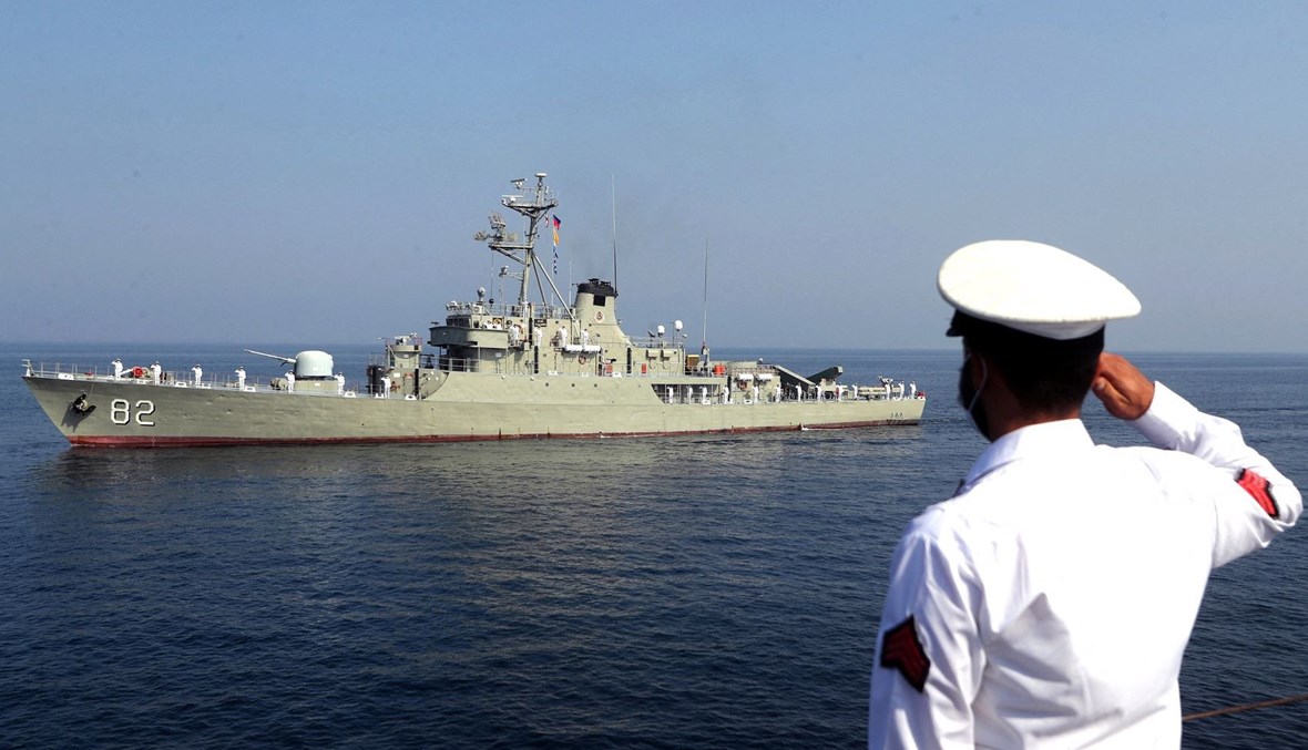 سفينة حربية إيرانية تشارك في مناورة عسكرية عند خليج عمان في منطقة بلوشستان الساحلية (أ ف ب).