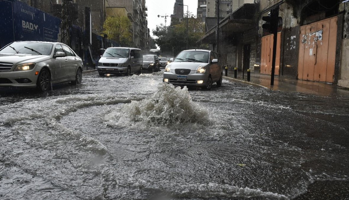 الشوارع تغرق بمياه الامطار مع كل شتوة (أرشيفية، حسام شبارو).