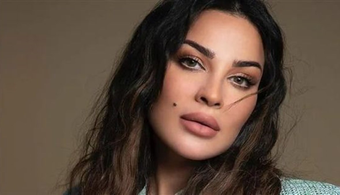 فستان نادين نجيم Robe-Chemise de nuit... ساتان ودانتيل وأنوثة طاغية (صور)