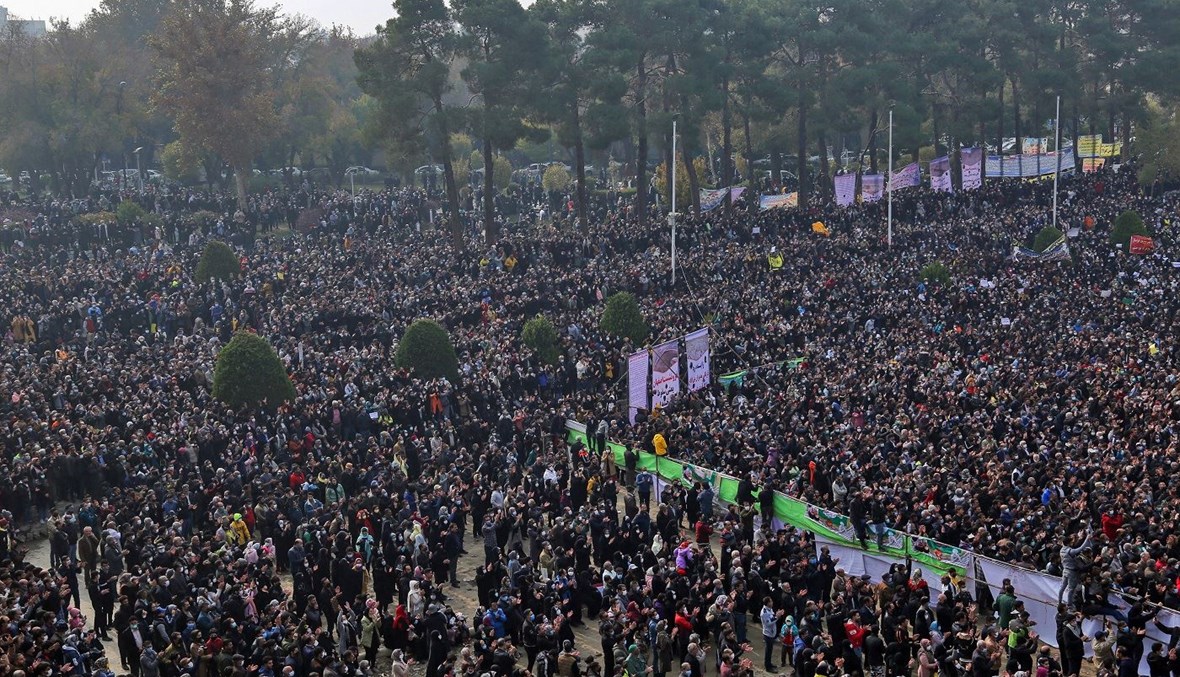 بالصور- تجمّع حاشد في أصفهان احتجاجاً على جفاف نهرها الرئيسيّ