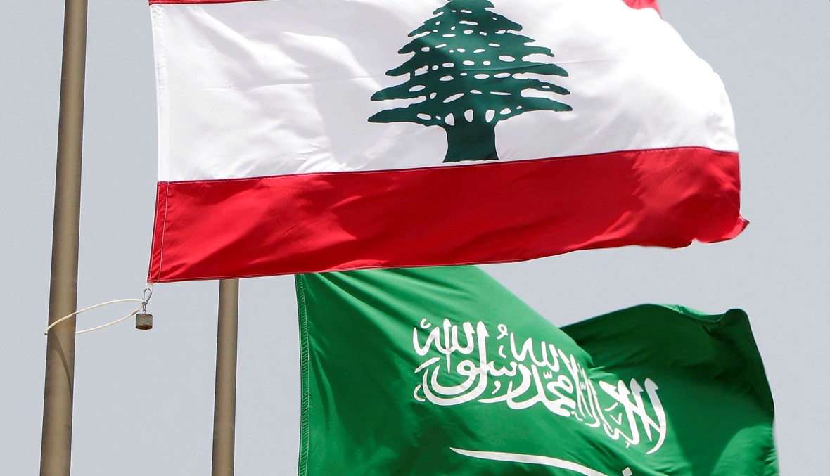 العلمان اللبناني والسعودي (أ ف ب).