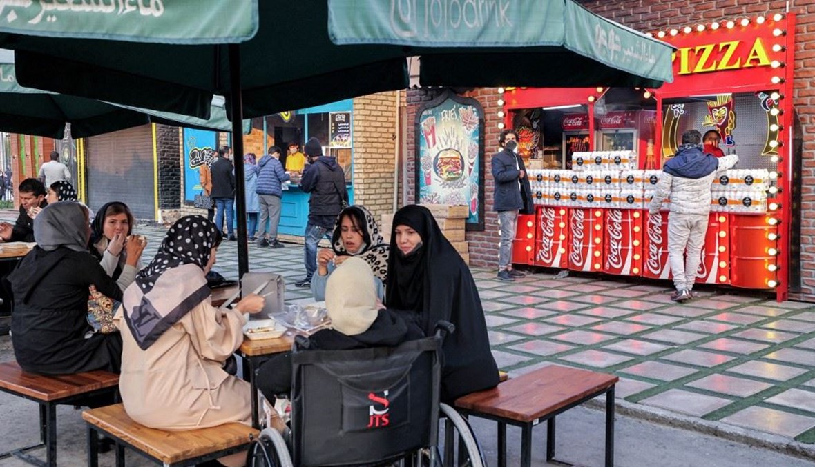 إيران تعلن تلقي أكثر من نصف سكانها اللقاح المضاد لكوفيد بالكامل