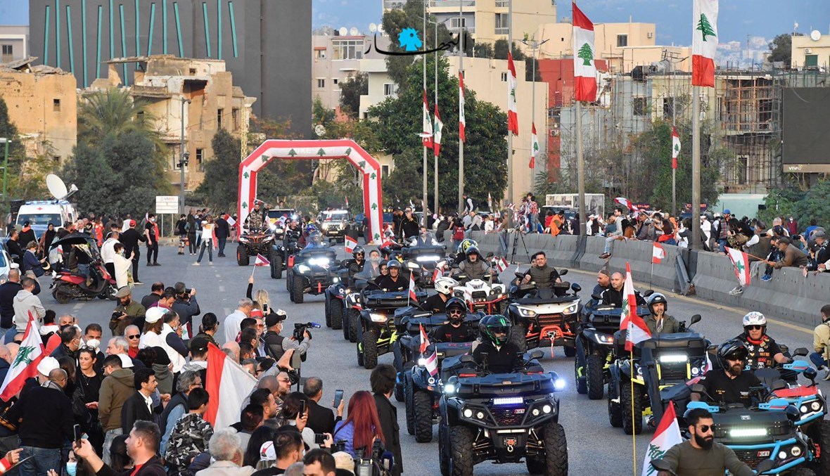 مشهد من العرض المدنيّ بمناسبة عيد الاستقلال في محيط مرفأ بيروت (نبيل إسماعيل).
