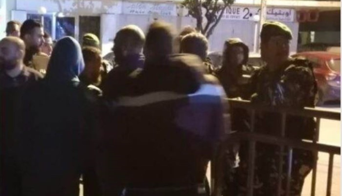 إعتصام لاهالي المحتجزين في تركيا أمام منزل مولوي
