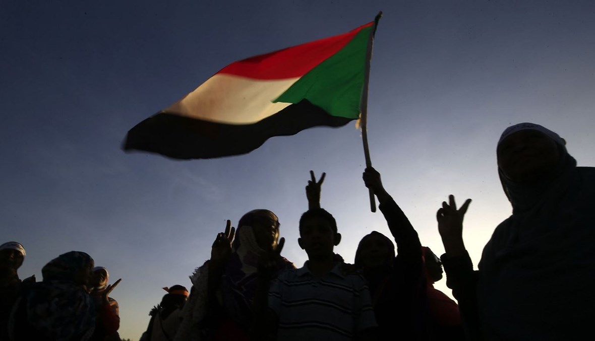 مشهد من تظاهرات السودان (أ ف ب).