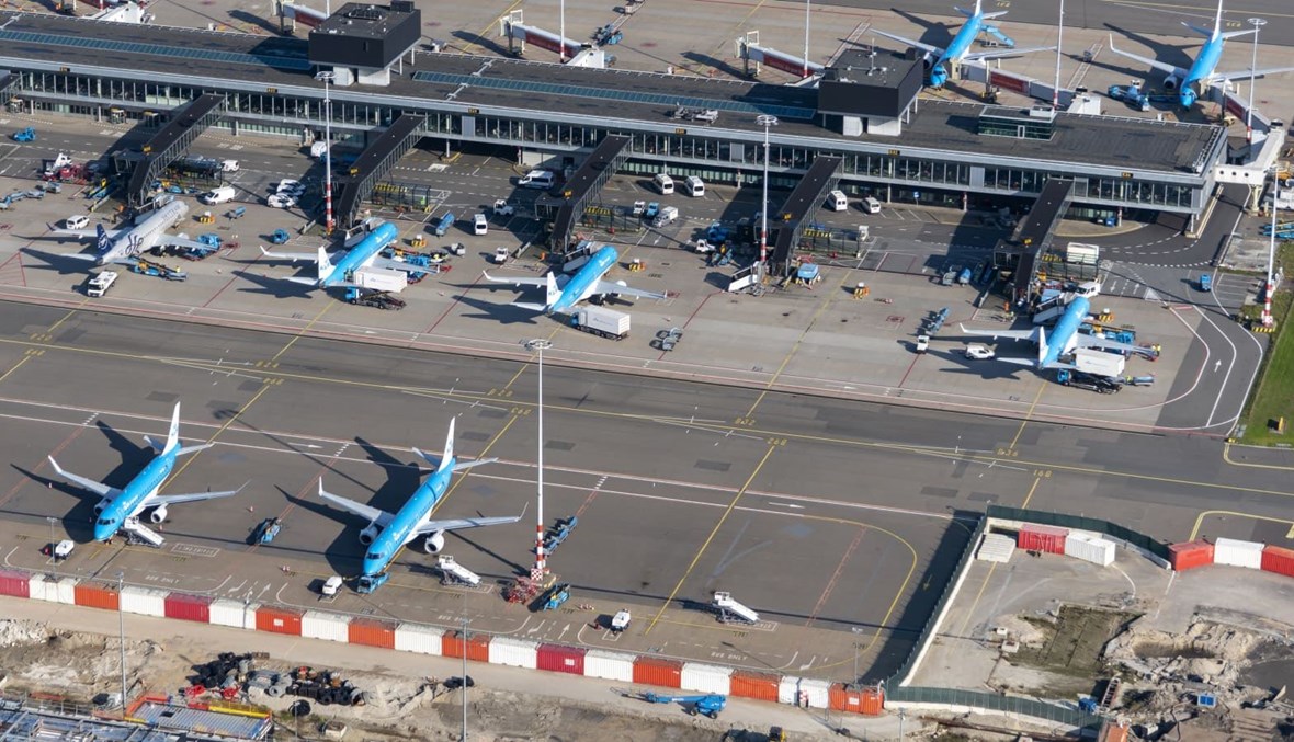 لقطة جوية لمطار قرب أمستردام (أ ف ب).