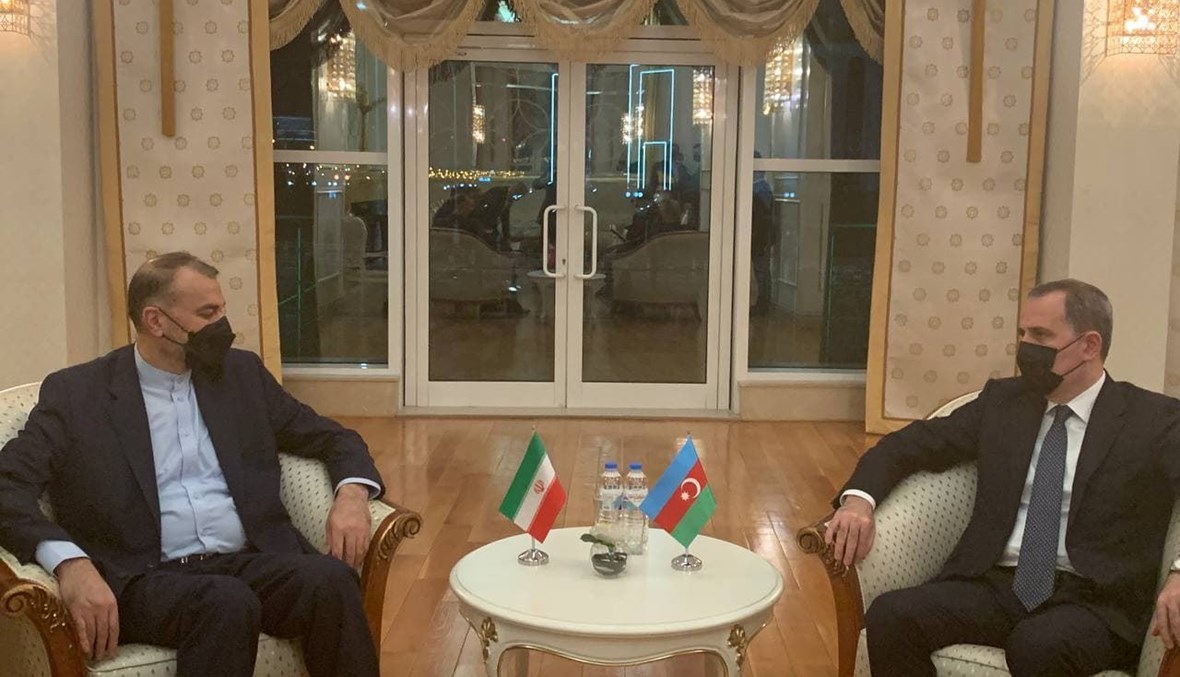 عبد اللهيان ملتقيا نظيره الأذربايجاني جيهون بيرموف (28 ت2 2021، وزارة الخارجية الايرانية). 