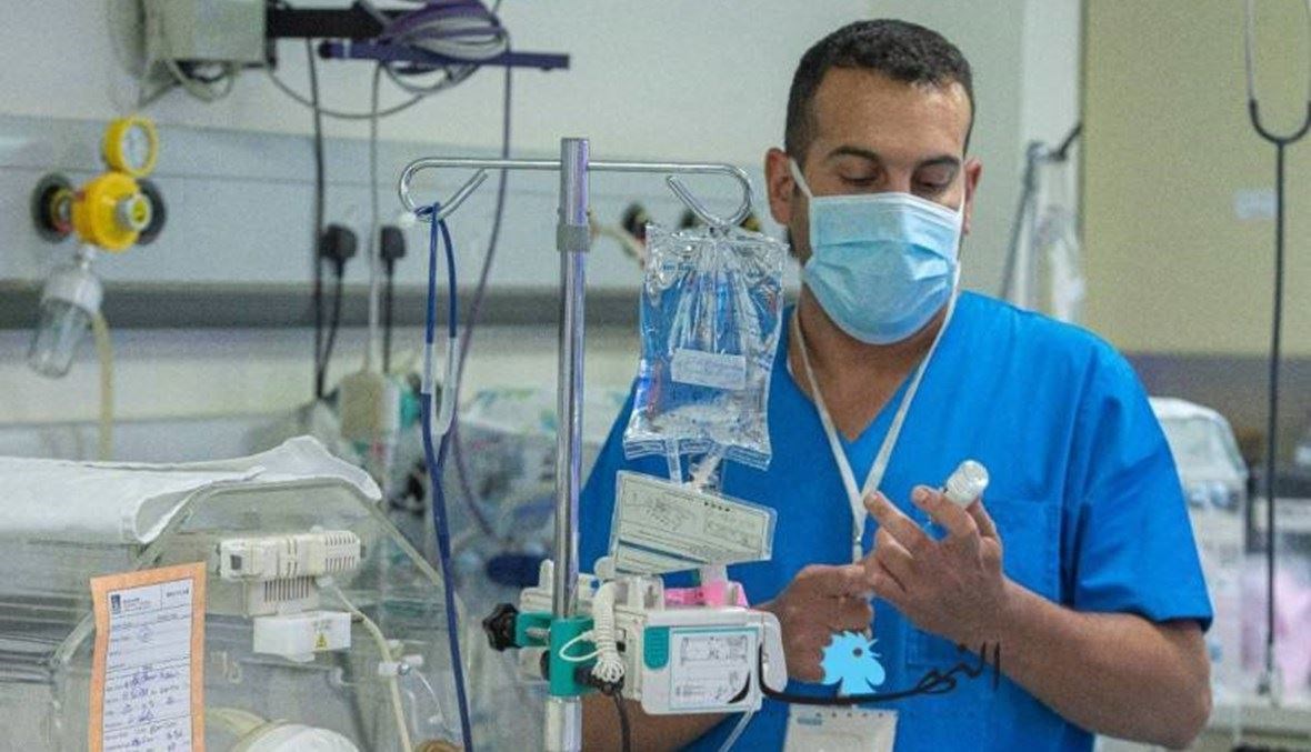 ممرض في مستشفى رفيق الحريري الجامعي (أرشيف "النهار").