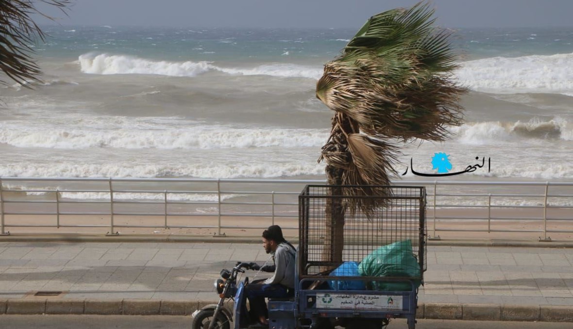 عاصفة في بيروت (تعبيرية - حسن عسل).