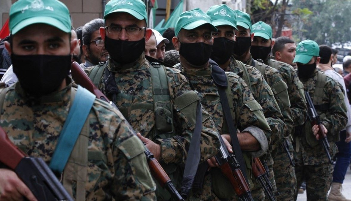 عناصر مسلحة من حركة "حماس" في مخيم البرج الشمالي (أ ف ب).