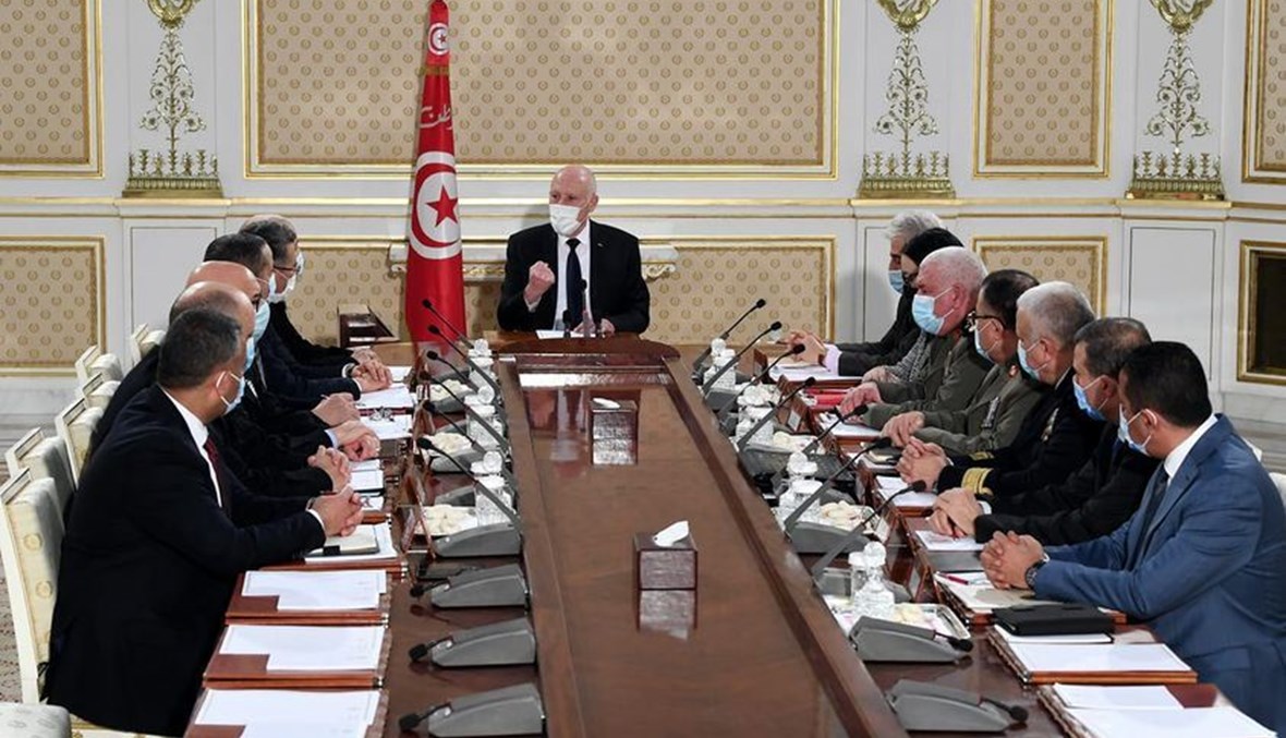 سعيد مترئسا اجتماع مجلس الأمن القومي في قصر قرطاج (9 ك1 2021، رئاسة الجمهورية التونسية). 