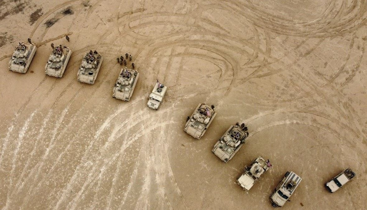 مشهد جوي لمركبات برادلي القتالية الأميركية (أ ف ب). 