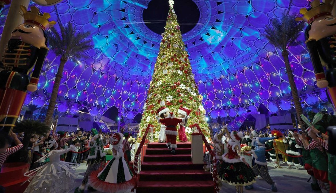إضاءة شجرة عيد الميلاد في قبة الوصل في إكسبو 2020 بدبي (18 ك1 2021، أ ف ب).