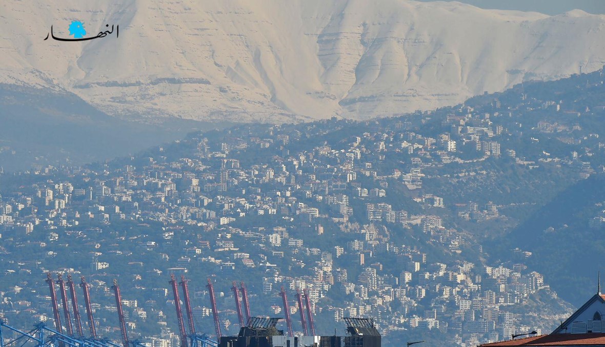 ثلوج كانون تغطي المرتفعات مقابل مدينة بيروت (حسام شبارو)