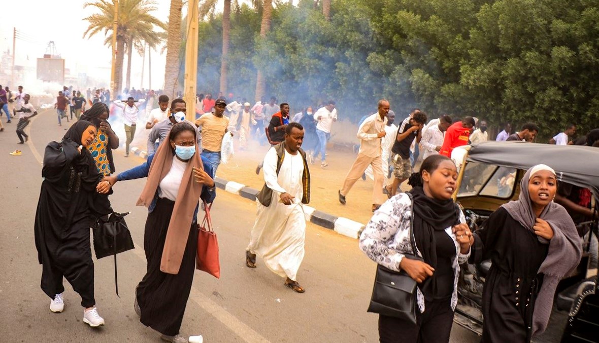 من المظاهرات في السودان (أ ف ب).