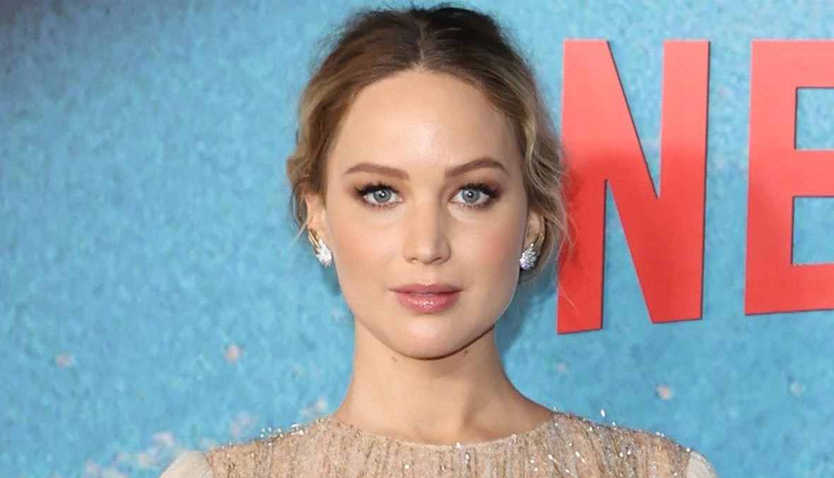 جينيفر لورانس : هل تستطعين أن تقولي لي 5 أفلام لجينيفر لورانس ؟ 🤔 سيدة  عشوائية : 5 أفلام لجينيفر لورانس !! من تكون ؟ جينيفر لورانس : لا أحد يعلم من, image size:1180x677