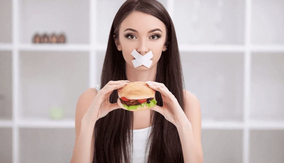 كيف نتجنّب الشعور بالذنب بعد الإفراط في تناول الطعام؟