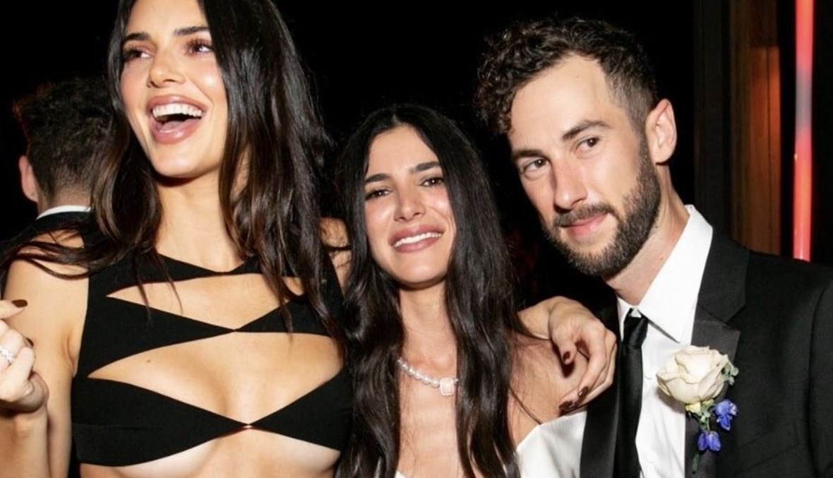 كيندال جينر تردّ على منتقدي فستانها "غير اللائق"