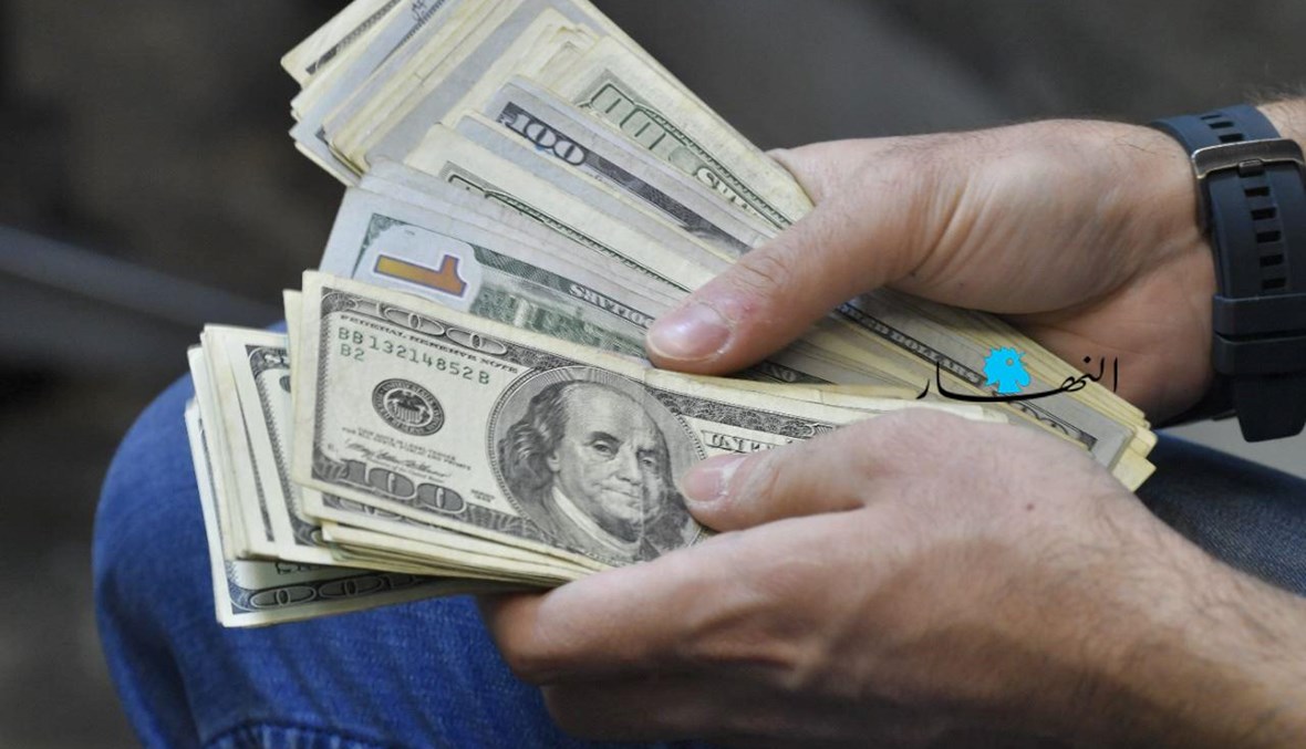 صدمتان إيجابياتان قصمتا ظهر الدولار... فهل يستمر بالانخفاض؟