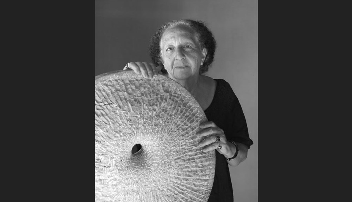 منى السعودي قَمَرُ نحتِها يكتمل مشغوفًا بهندسة الروح ومحروسًا بشمس الموت (1945 – 2022)