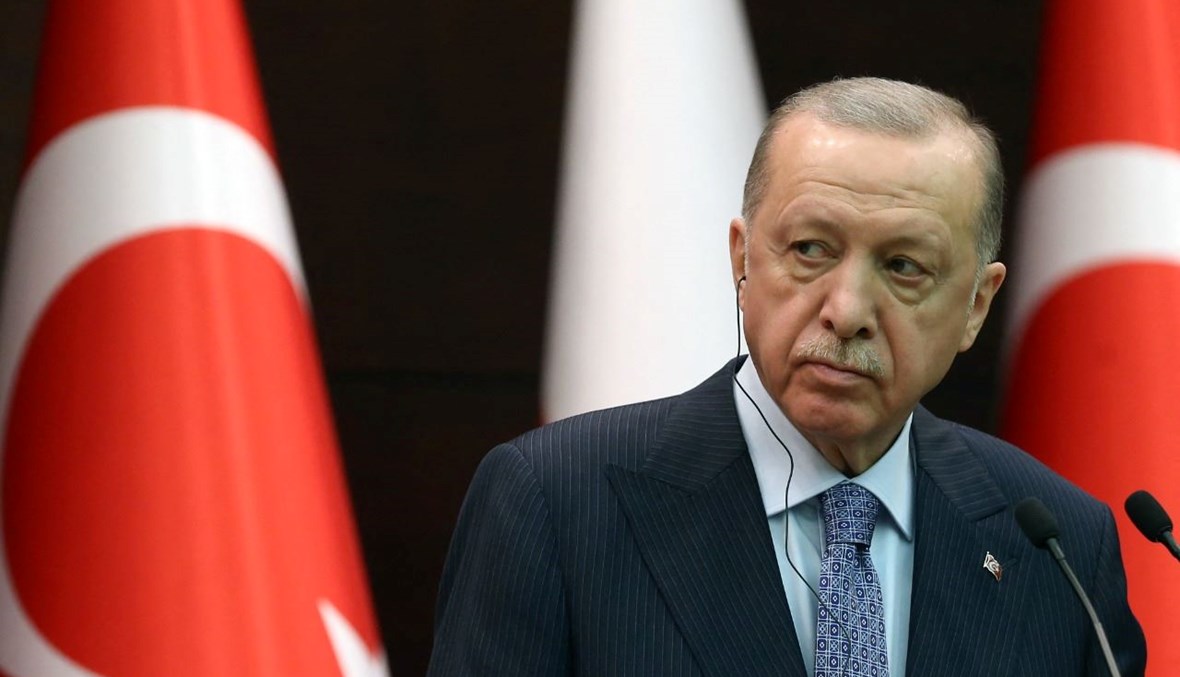 إردوغان خلال مؤتمر صحافي مشترك مع نظيره البولندي (ليس في الصورة) في قصر جانكايا في أنقرة (16 آذار 2022، أ ف ب).