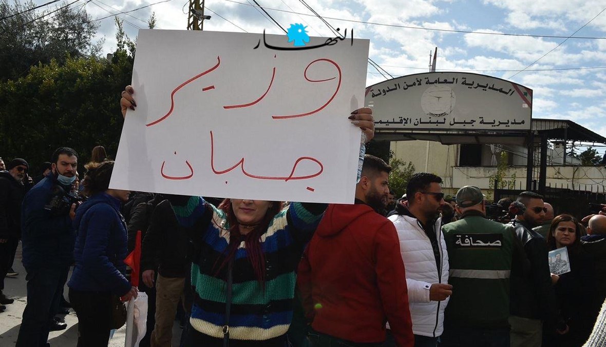 بالصور والفيديو- إشكال بين أهالي ضحايا مرفأ بيروت وأمن الدولة... وهذا ما حصل!