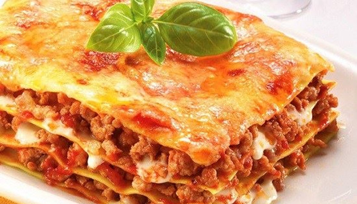 بهذه المكوّنات... حضّروا اللازانيا بالطعم الإيطالي الأصلي (فيديو)