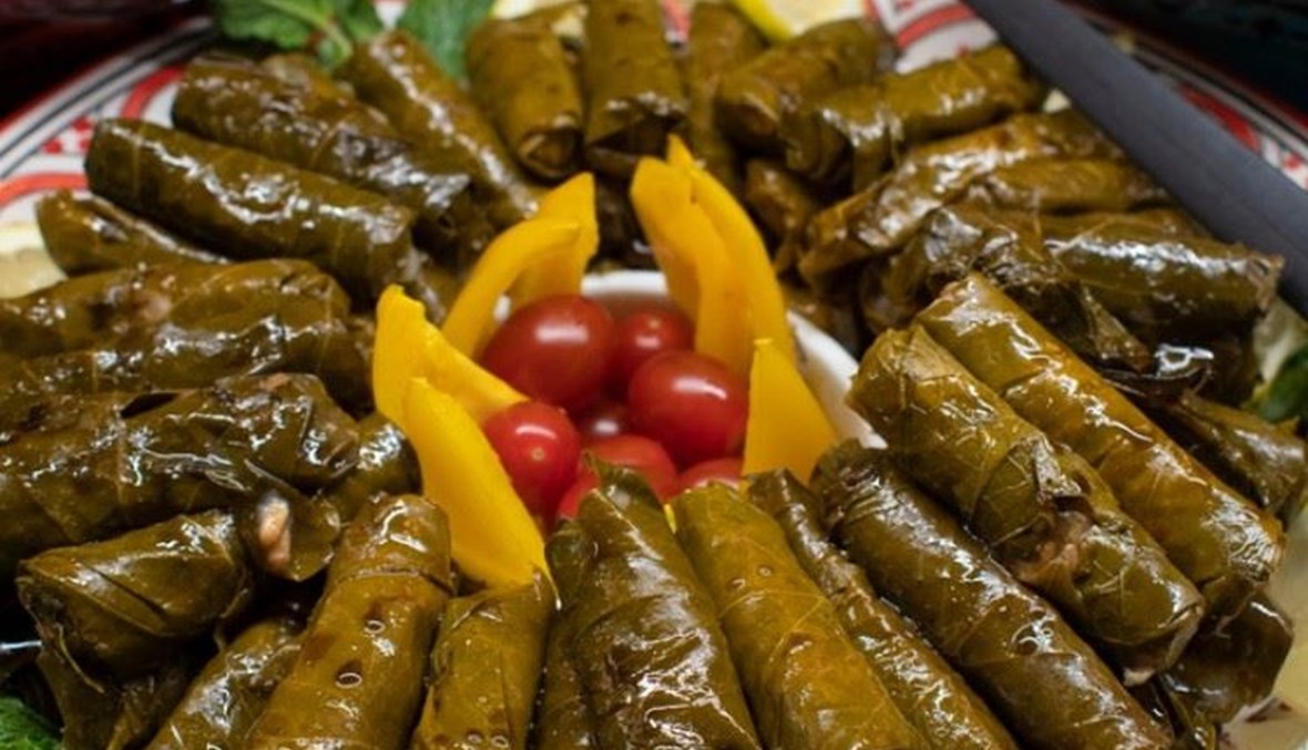 ورق عنب بالزيت... وجبة شهية على سفرة رمضان (فيديو)