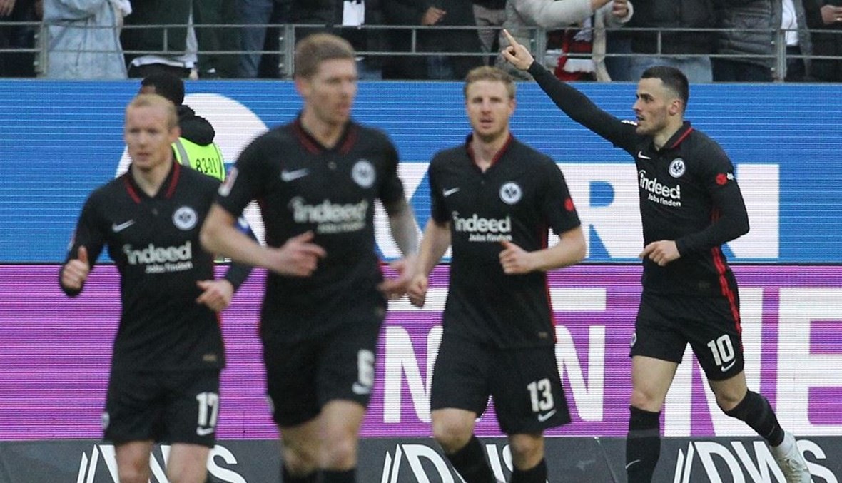 فرانكفورت يعوّل على جماهيره في برشلونة