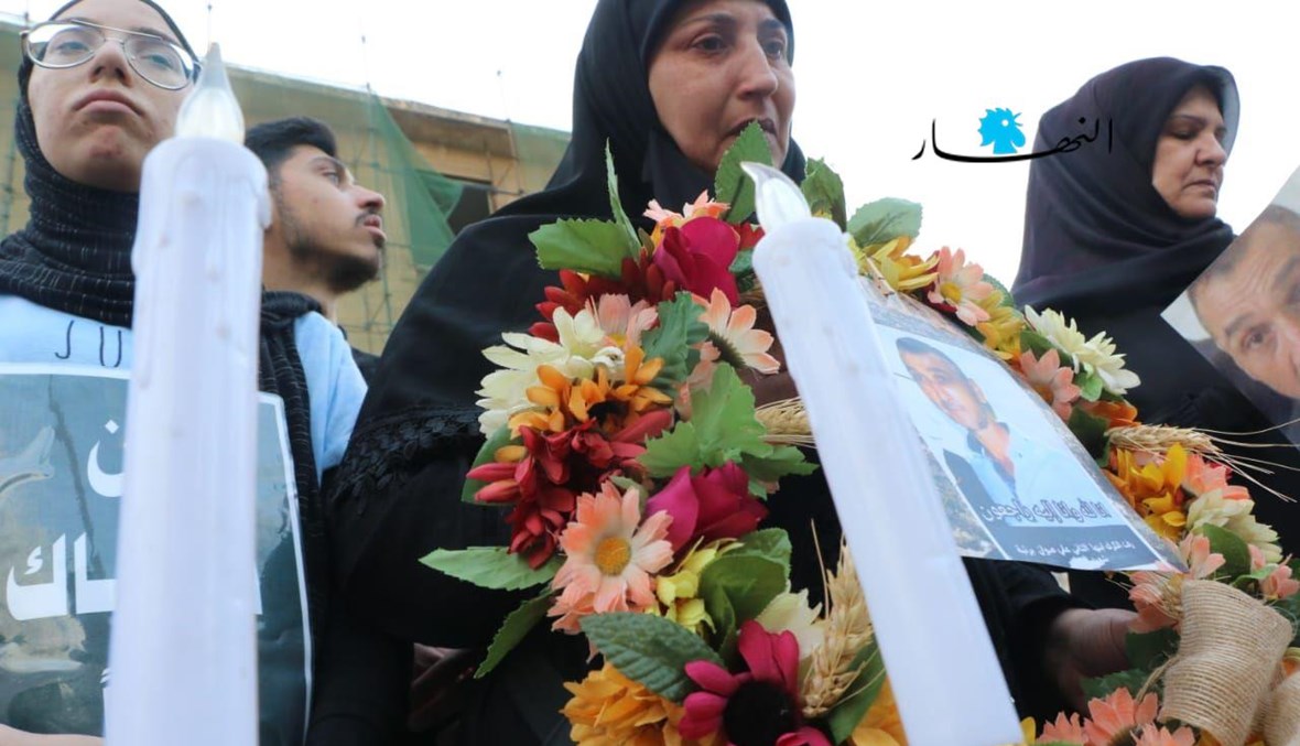 وقفتان لأهالي الضحايا أمام المرفأ وتمثال المغترب... "لن نساوم على دمائهم" (صور)