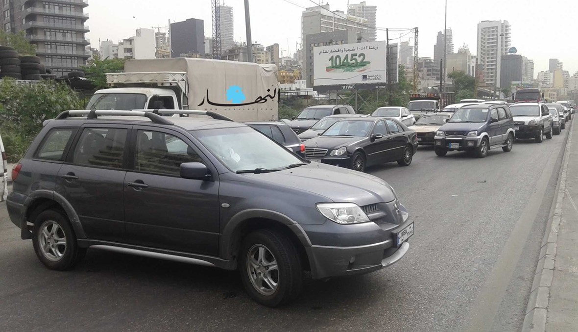 ما قصة السيارة التي قطعت اوتوستراد الدورة؟