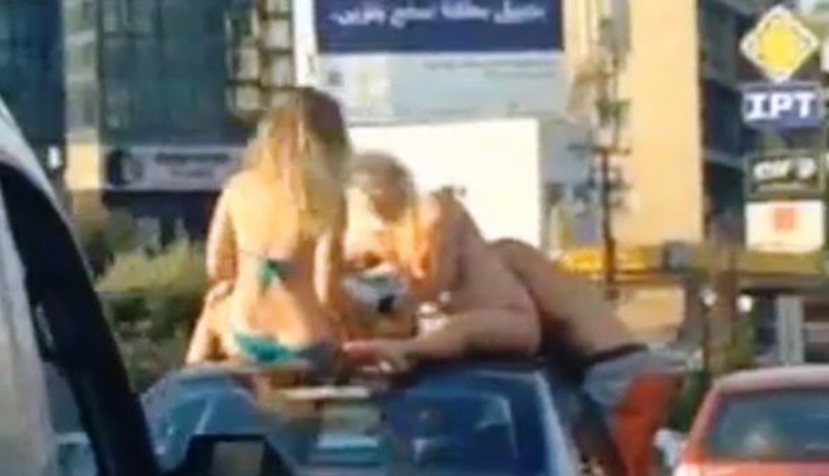 ماذا حلّ بفتاتي البيكني على أوتوستراد جونية؟